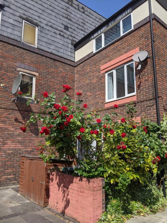 Central And Peaceful Room With Your Own Bathroom London Eksteriør bilde