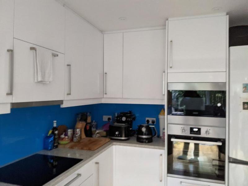 Central And Peaceful Room With Your Own Bathroom London Eksteriør bilde
